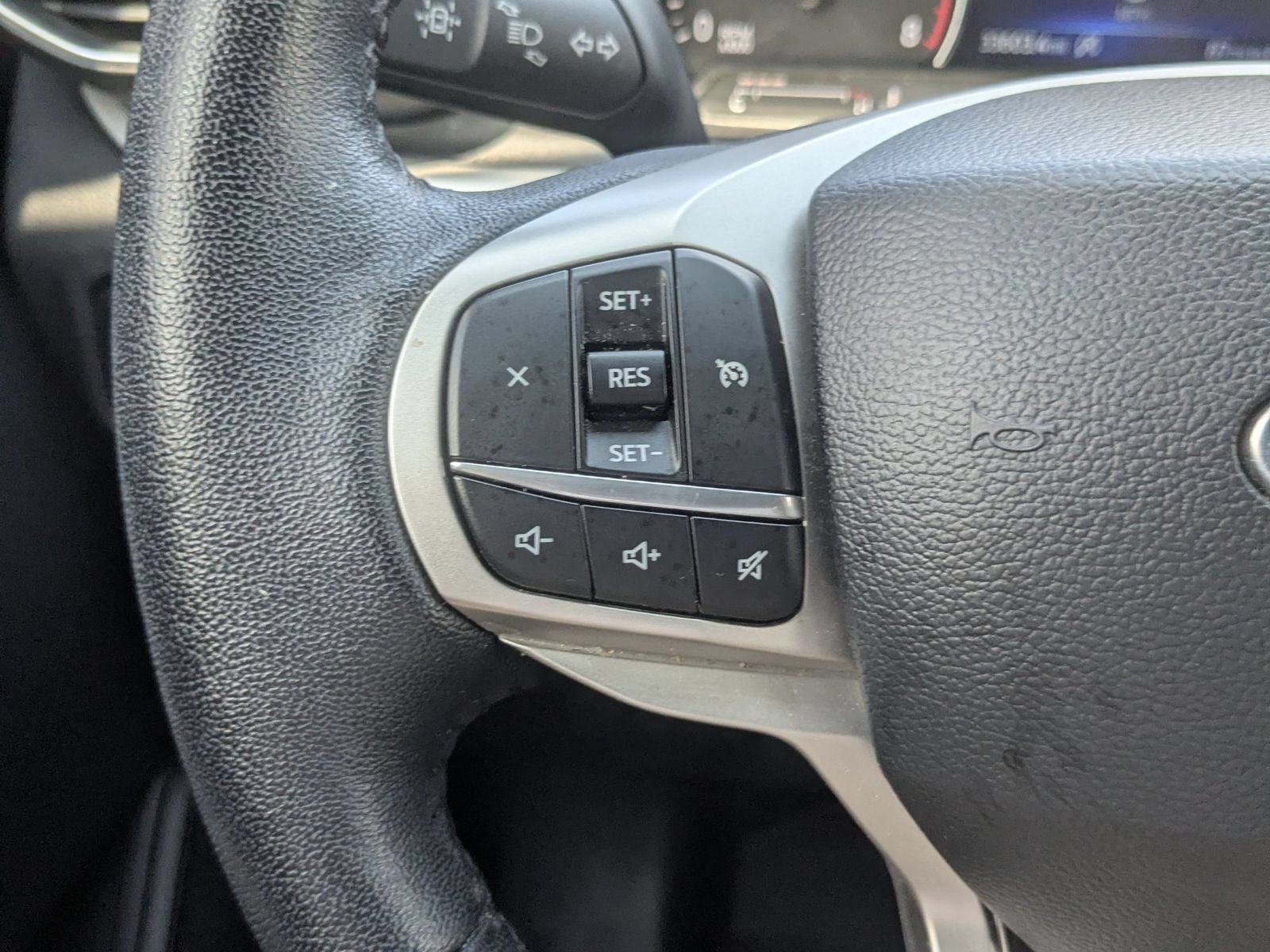 Used 2024 Ford Explorer XLT w/ Equipment Group 202A AWD/4WD image 17