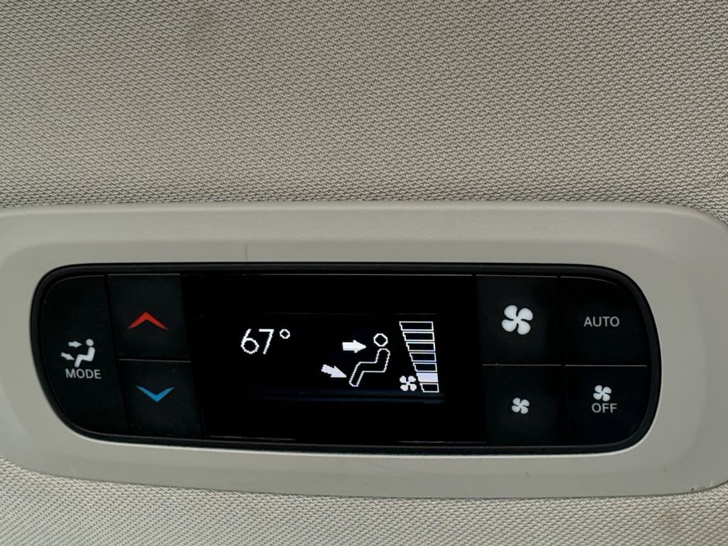 Used 2024 Chrysler Pacifica Select image 5