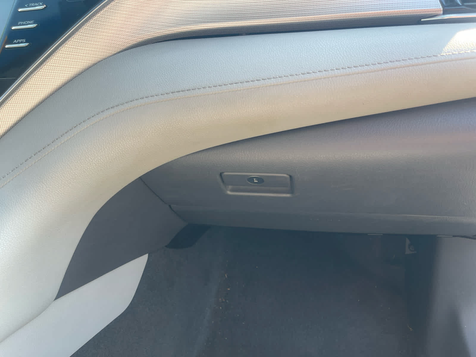 Used 2018 Toyota Camry SE w/ Convenience Package FWD image 30