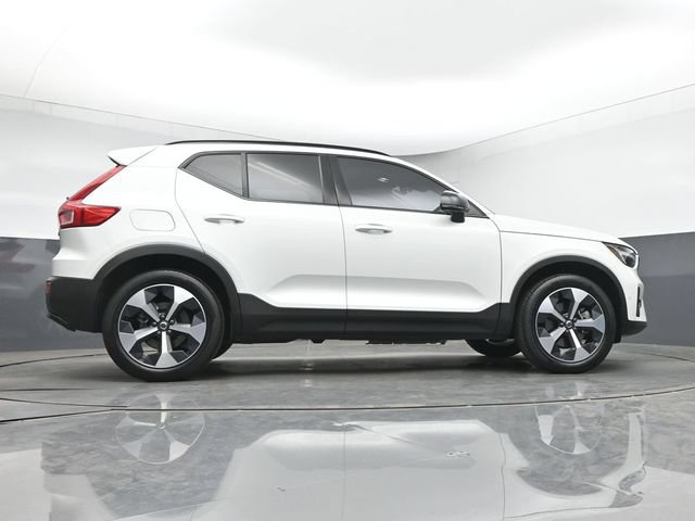 Used 2024 Volvo XC40 B5 Plus AWD/4WD image 40