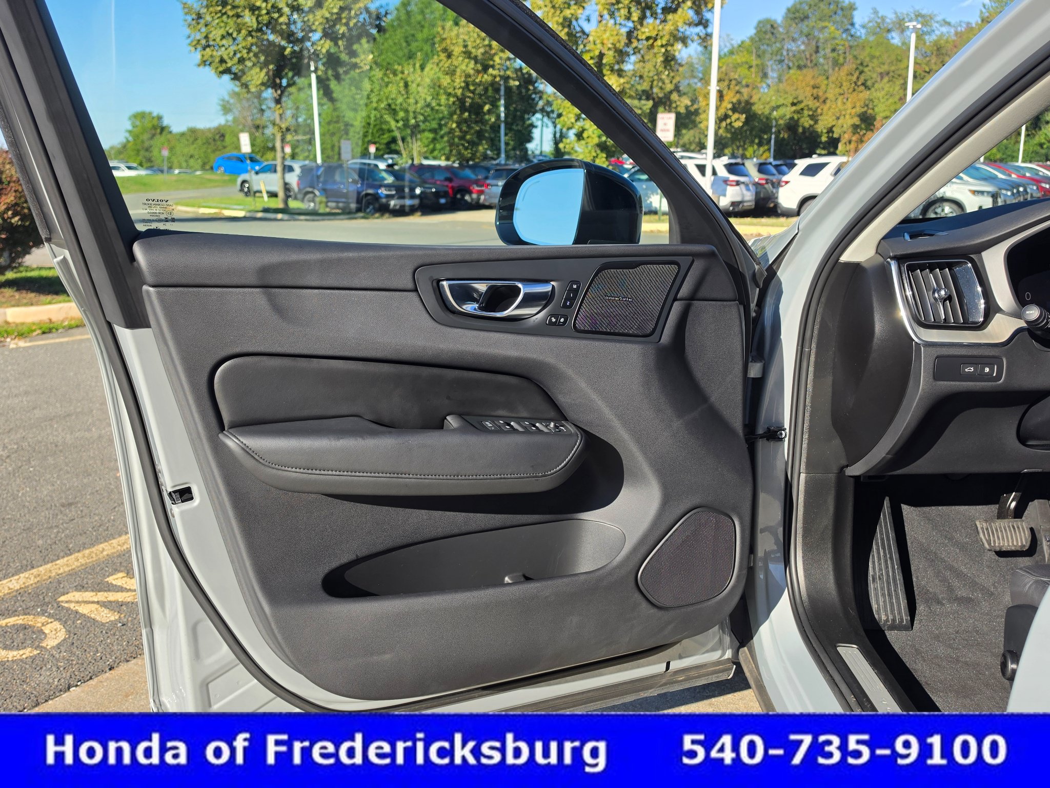 Used 2025 Volvo XC60 T8 Plus w/ Protection Package Premier AWD/4WD image 16