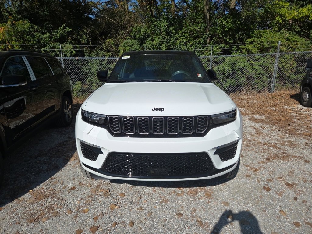 New 2025 Jeep Grand Cherokee Summit image 2