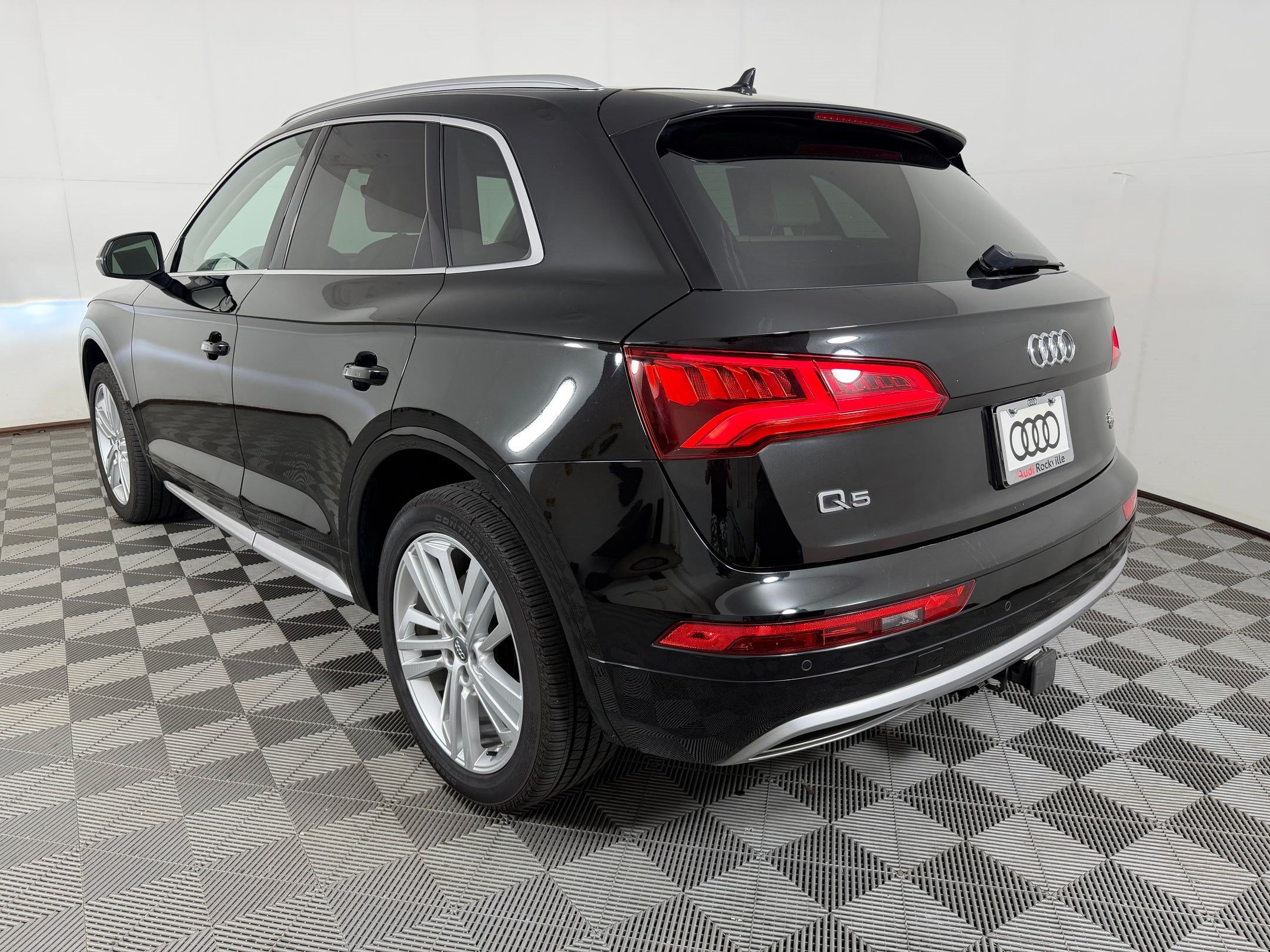 Used 2018 Audi Q5 Premium w/ Premium Plus Package AWD/4WD image 3