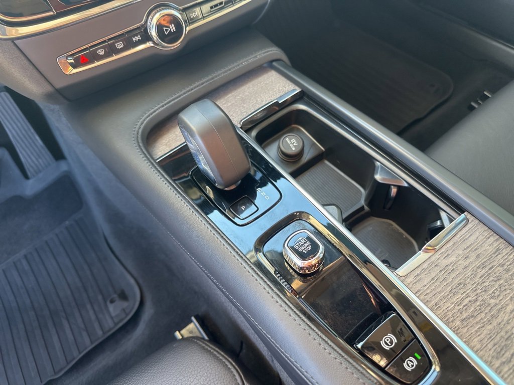 Used 2024 Volvo S90 B6 Plus image 25