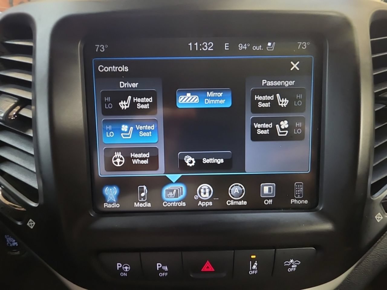 Used 2015 Jeep Cherokee Limited w/ Luxury Group AWD/4WD image 28