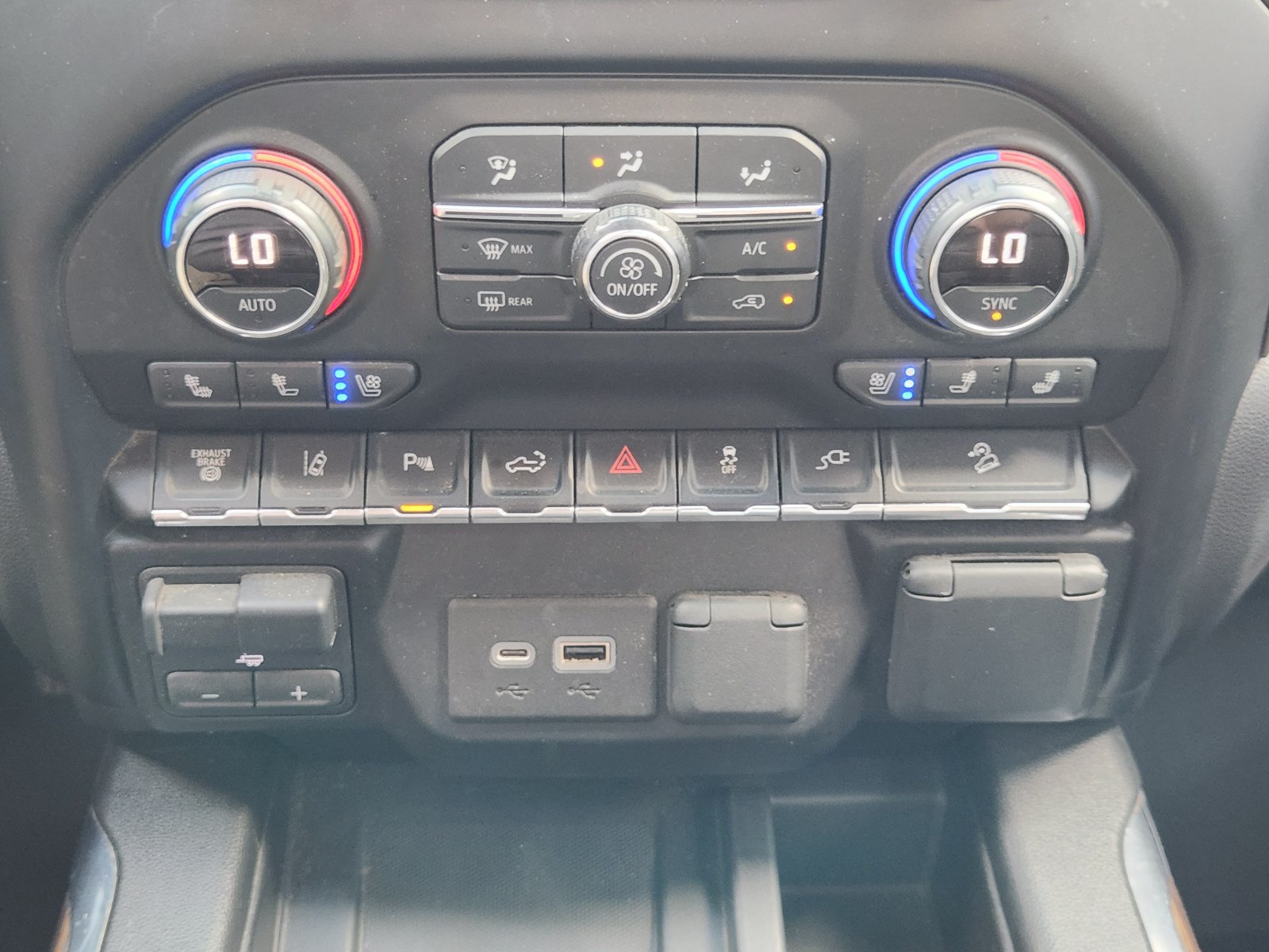 Used 2021 Chevrolet Silverado 2500 High Country w/ Z71 Off-Road Package AWD/4WD image 21