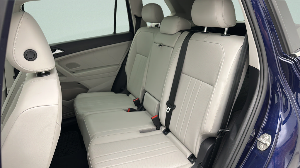 Used 2023 Volkswagen Tiguan SE AWD/4WD image 12