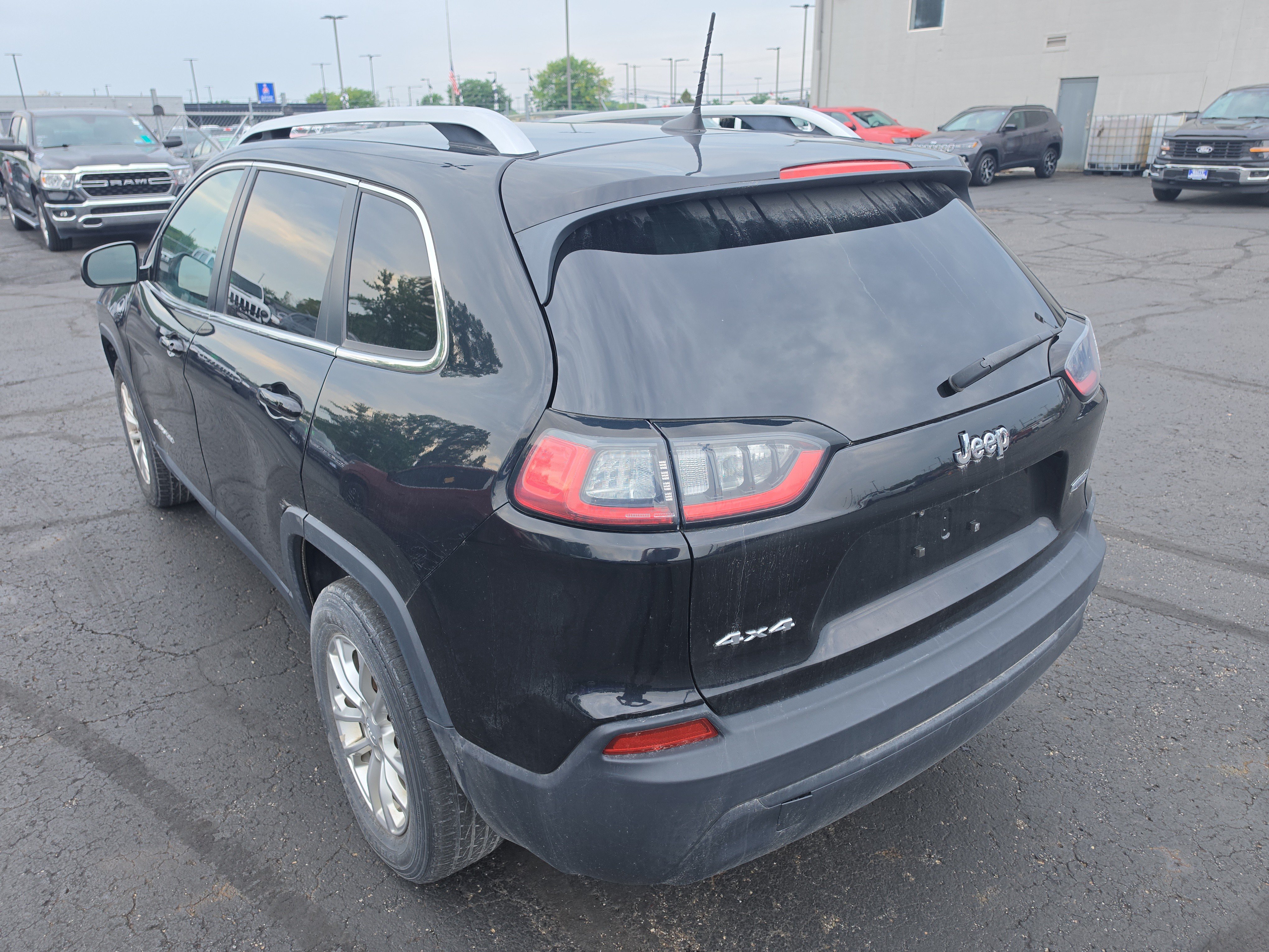 Used 2019 Jeep Cherokee Latitude w/ Popular Appearance Group AWD/4WD image 5