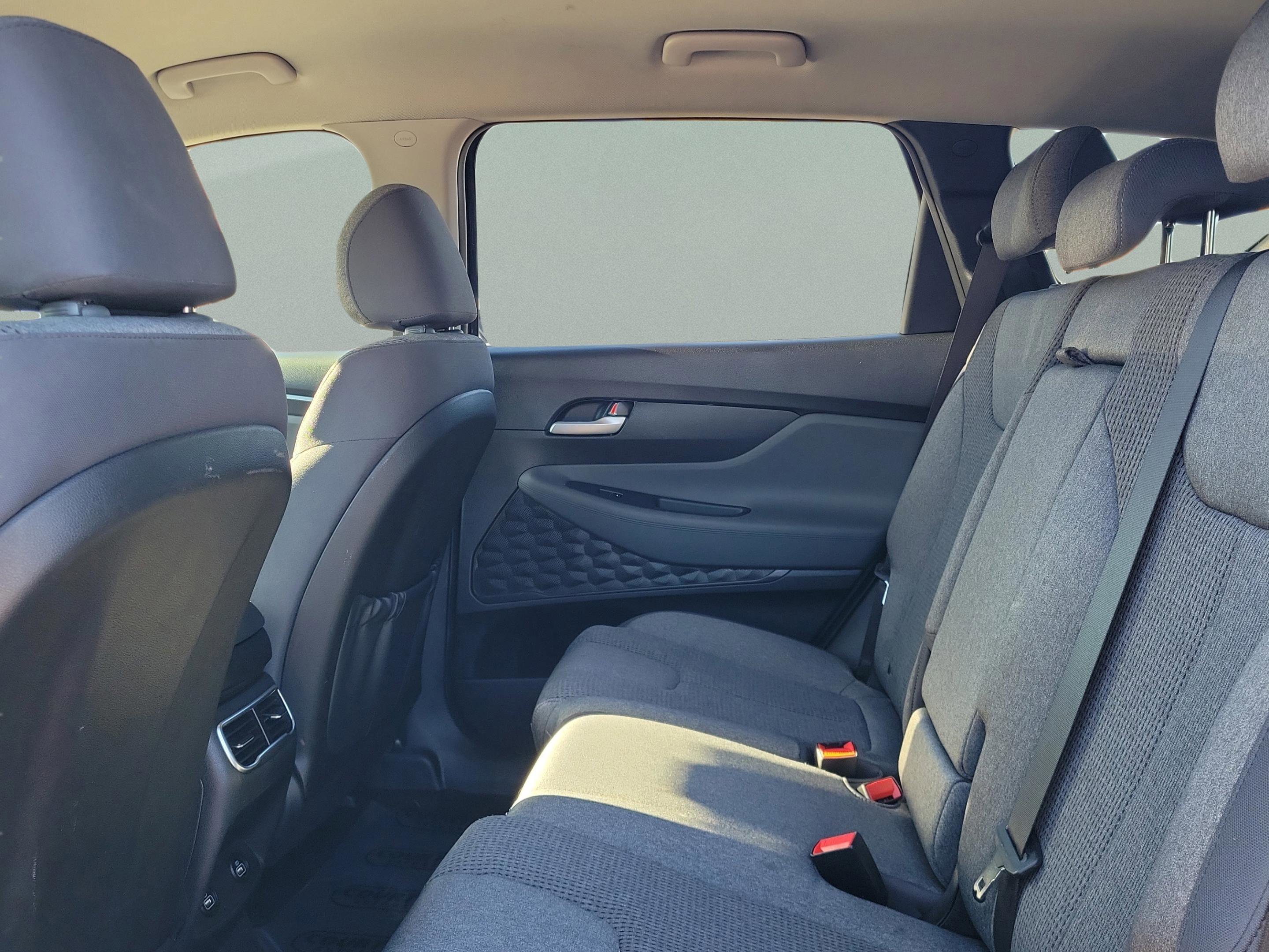 Used 2021 Hyundai Santa Fe SE image 11