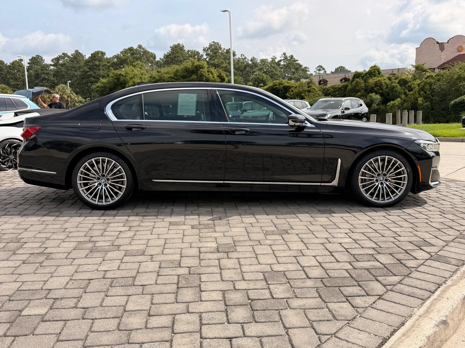 Used 2022 BMW 750i xDrive w/ Executive Package AWD/4WD image 8