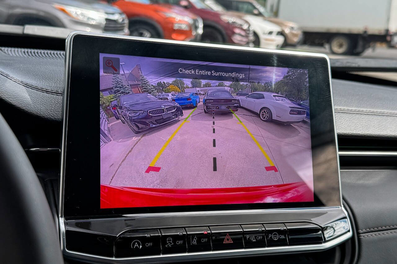 Used 2024 Jeep Compass Limited w/ Sun and Sound Group image 25