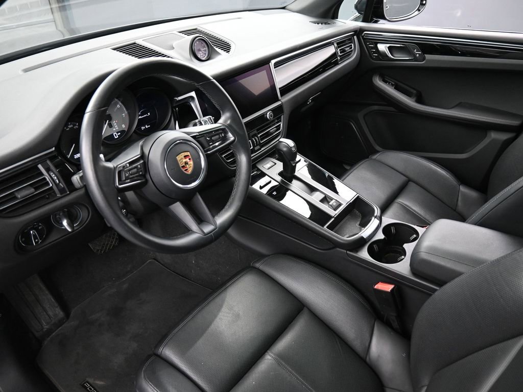 Certified 2023 Porsche Macan S image 4
