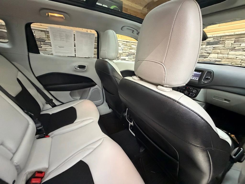 Used 2018 Jeep Compass Latitude w/ Popular Equipment Group AWD/4WD image 30