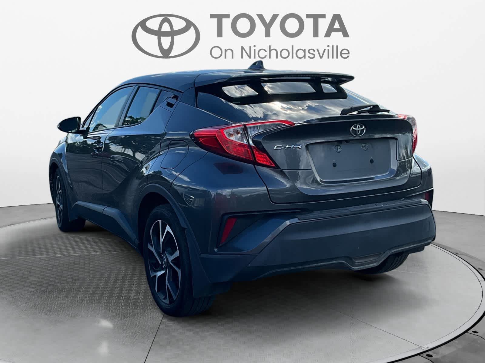 Used 2019 Toyota C-HR XLE FWD image 2