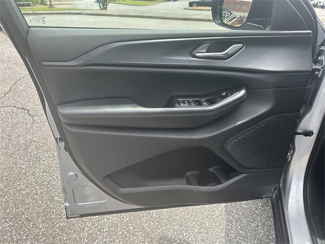 Used 2024 Jeep Grand Cherokee L Laredo image 7