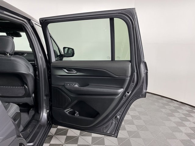 Used 2025 Jeep Grand Cherokee L Laredo image 43