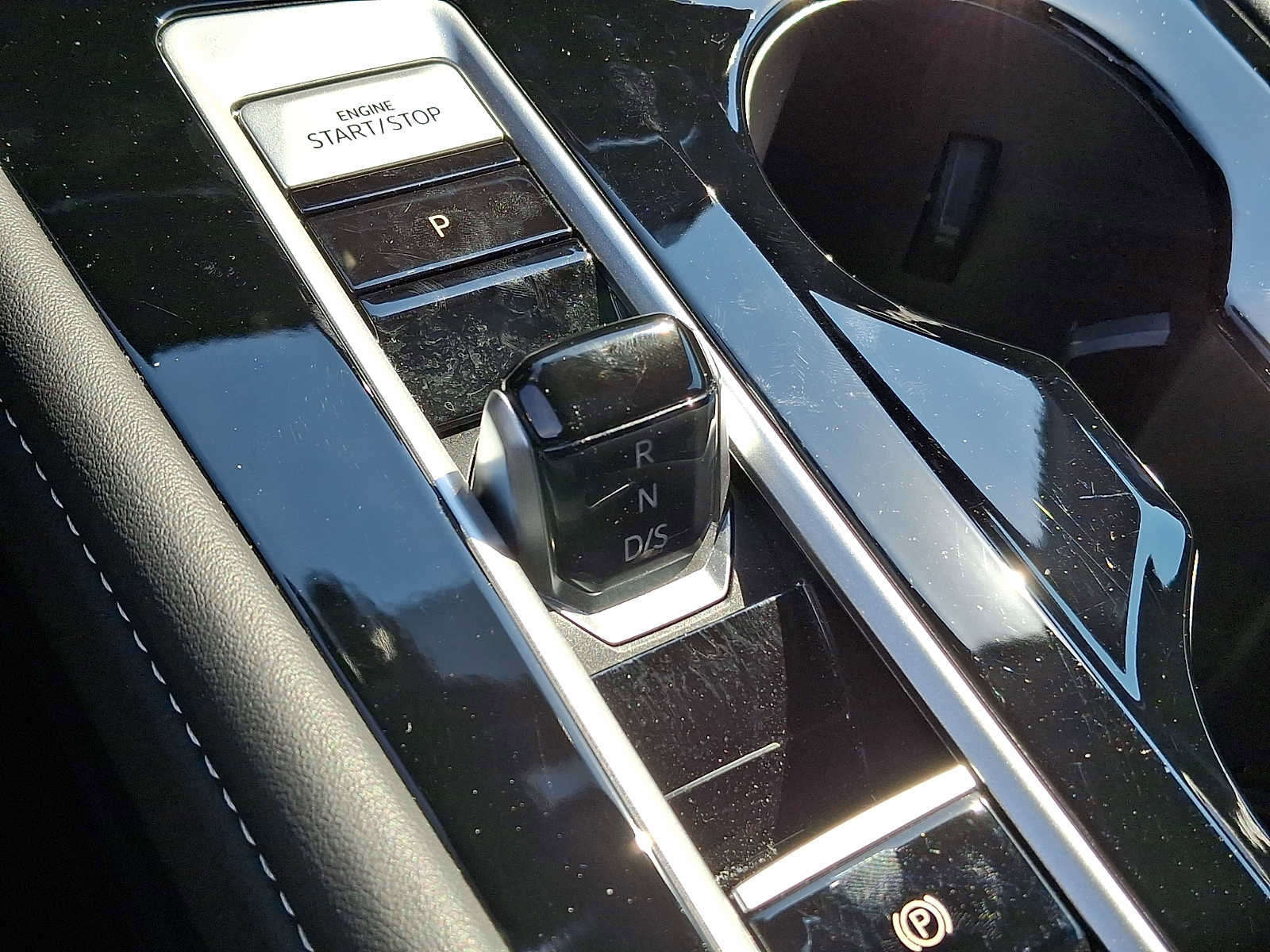 Used 2025 Volkswagen Atlas SEL Premium R-Line image 14