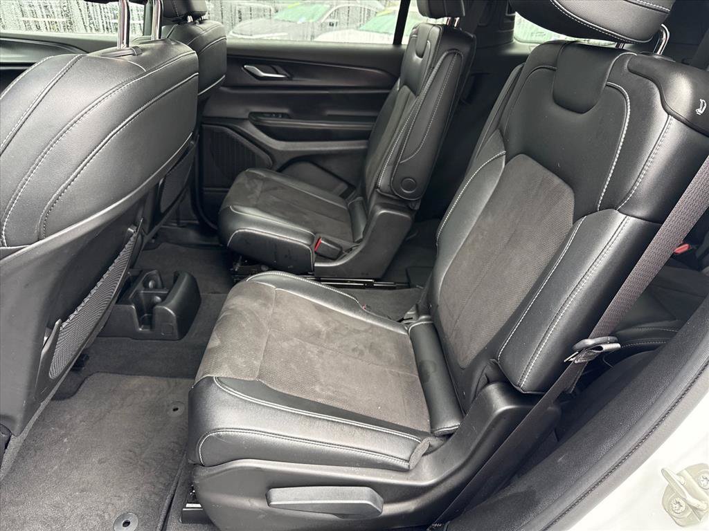 Used 2023 Jeep Grand Cherokee L Laredo AWD/4WD image 23