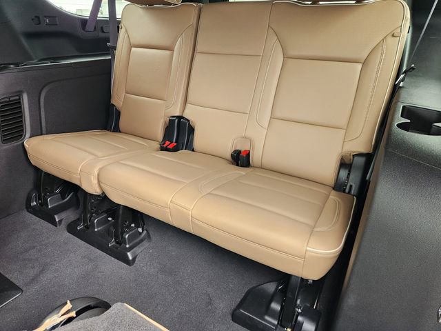 Used 2024 Chevrolet Suburban Premier w/ Premium Package RWD image 31