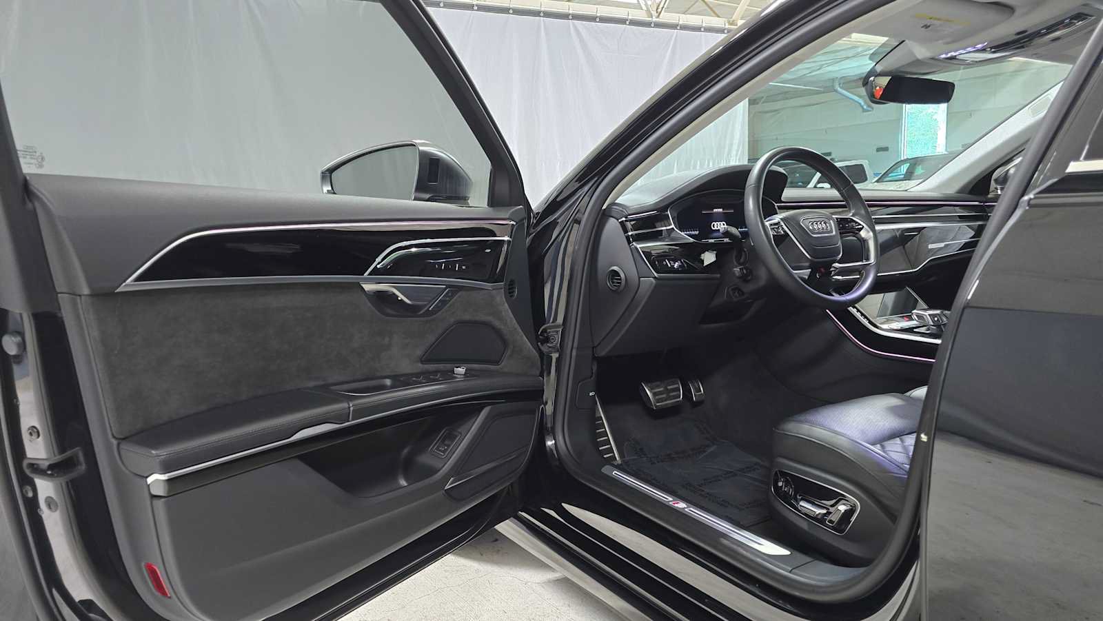 Used 2020 Audi S8 L w/ S8 Executive Package AWD/4WD image 19