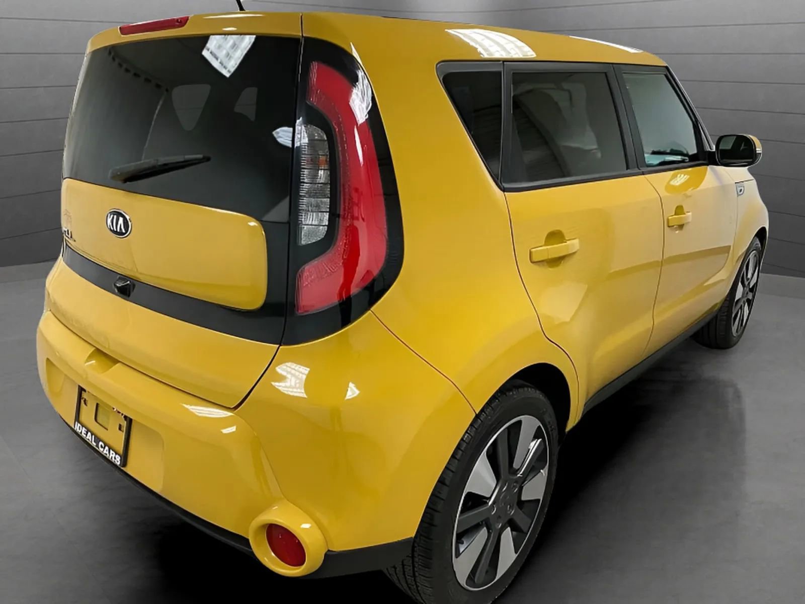 Used 2015 Kia Soul ! FWD image 5
