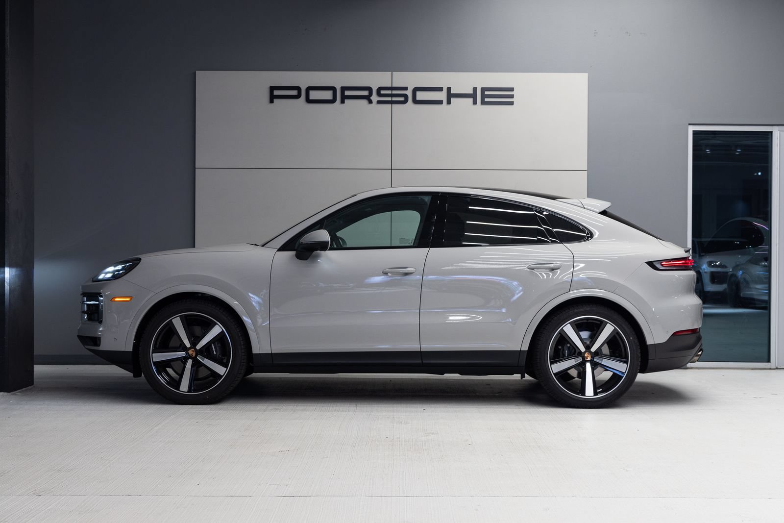 New 2026 Porsche Cayenne Coupe AWD/4WD image 2