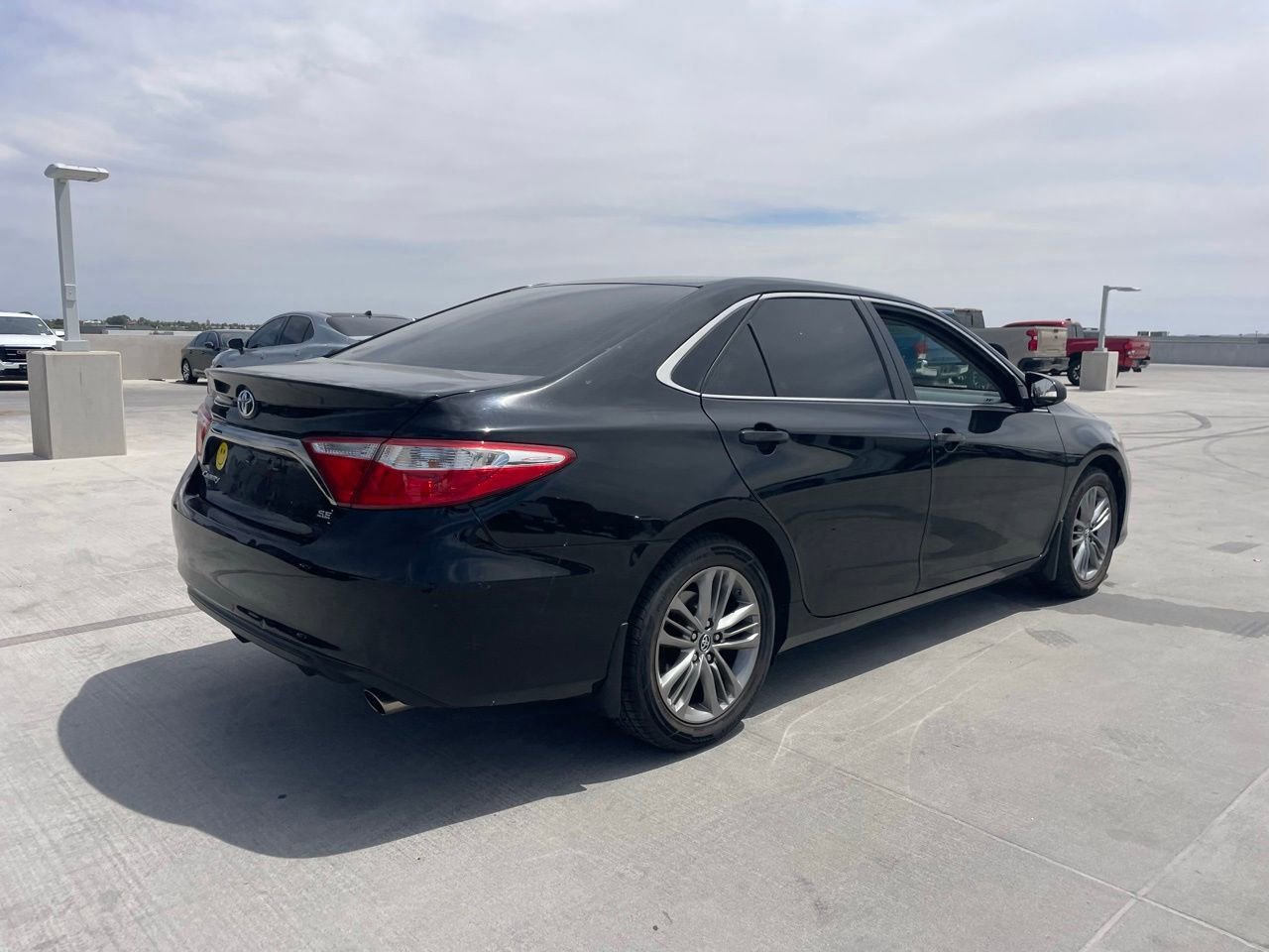 Used 2016 Toyota Camry SE FWD image 2