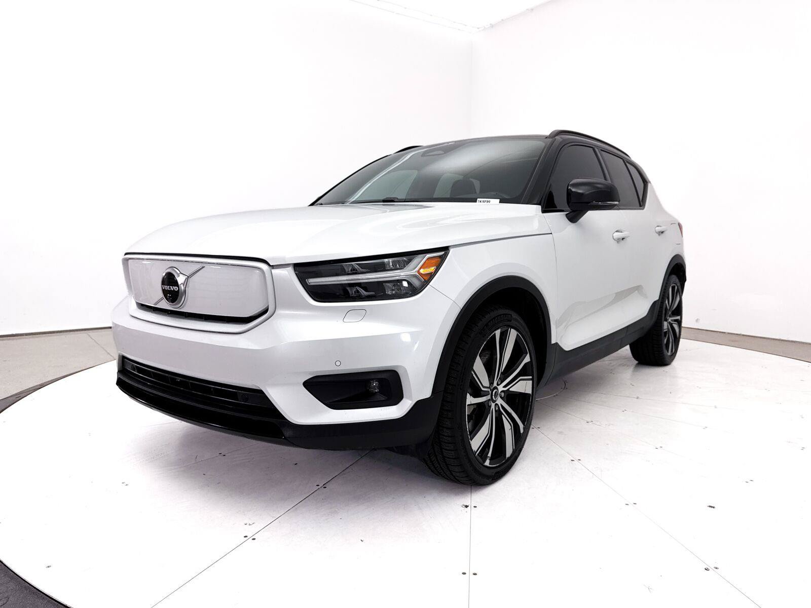 Used 2021 Volvo XC40 P8 Recharge w/ Advanced Package AWD/4WD image 13