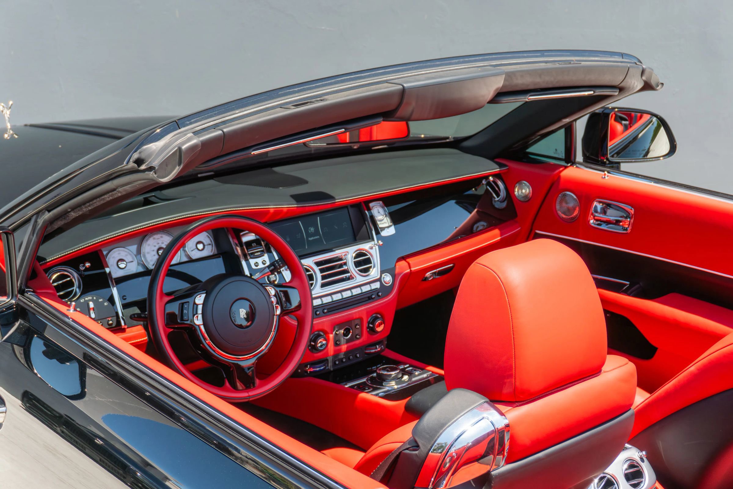 Used 2019 Rolls-Royce Dawn RWD image 86