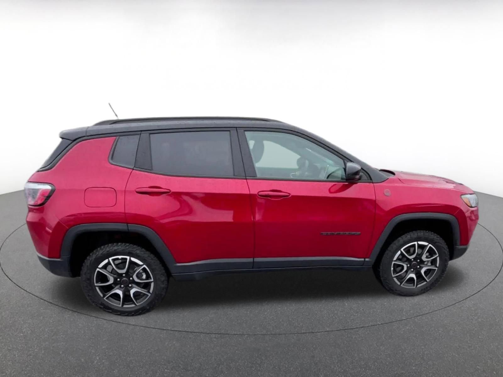Used 2025 Jeep Compass Trailhawk AWD/4WD image 16