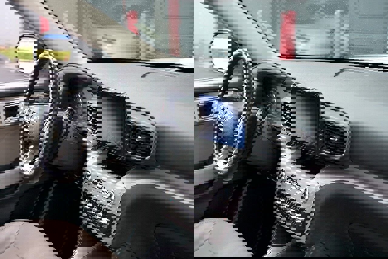 Used 2023 Ford Explorer XLT w/ Equipment Group 202A image 17