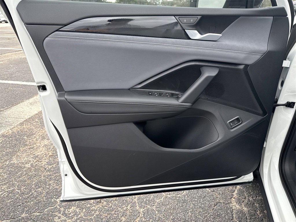 New 2026 Volkswagen Tiguan SE R-Line image 10