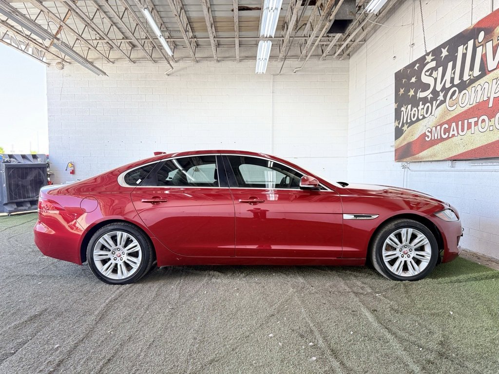 Used 2017 Jaguar XF Premium image 13