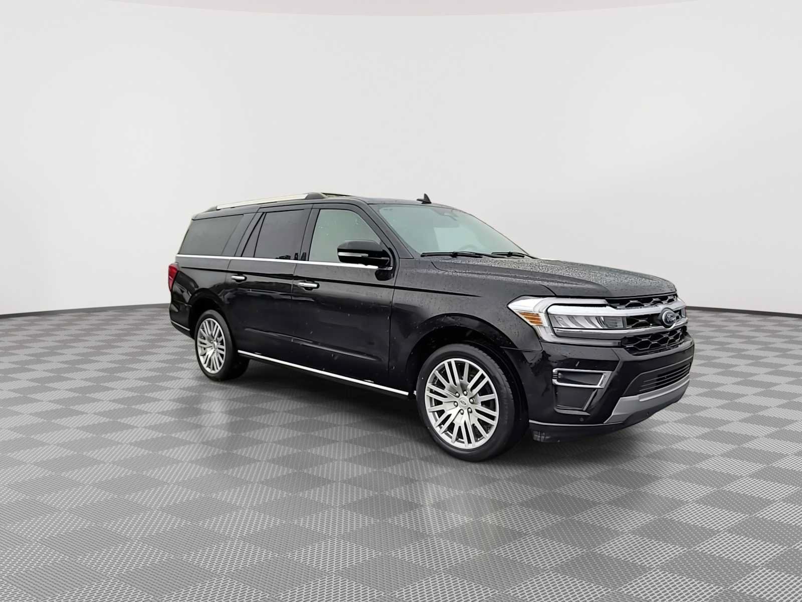 Used 2024 Ford Expedition Max Limited AWD/4WD image 2