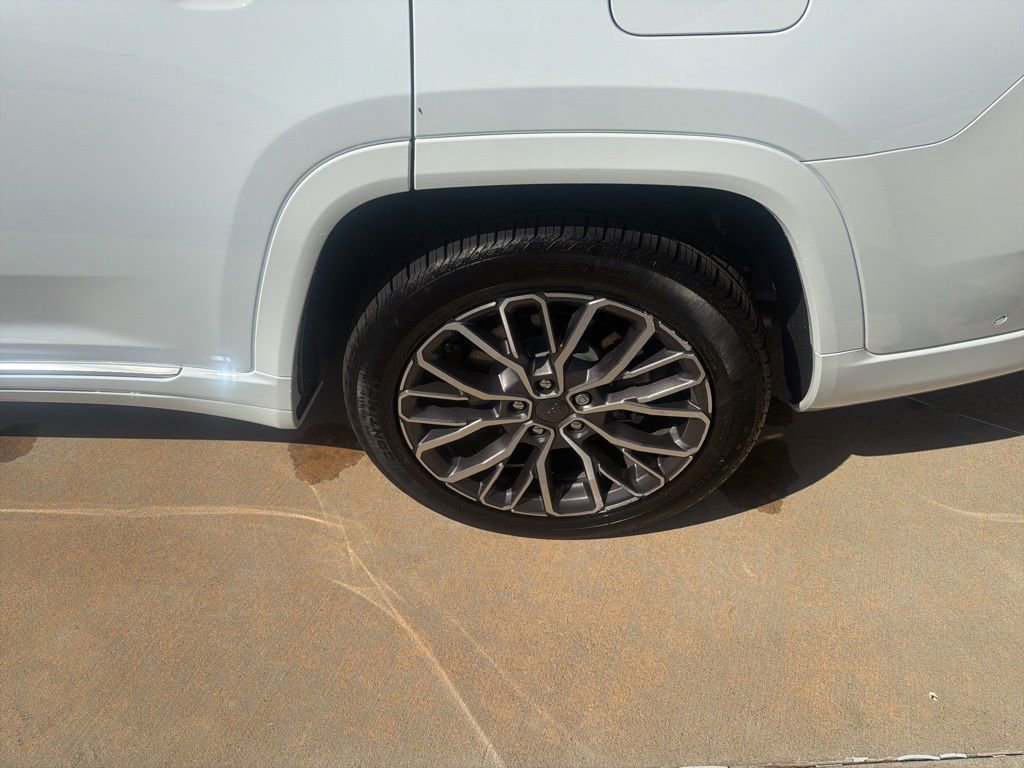 Used 2024 Jeep Grand Cherokee L Summit AWD/4WD image 37