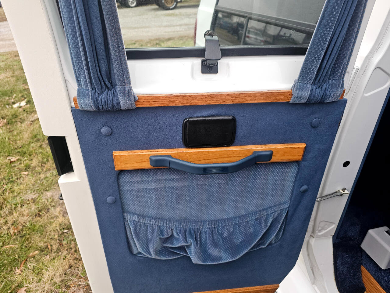 Used 1994 Dodge B2500 B250 109 WB image 15