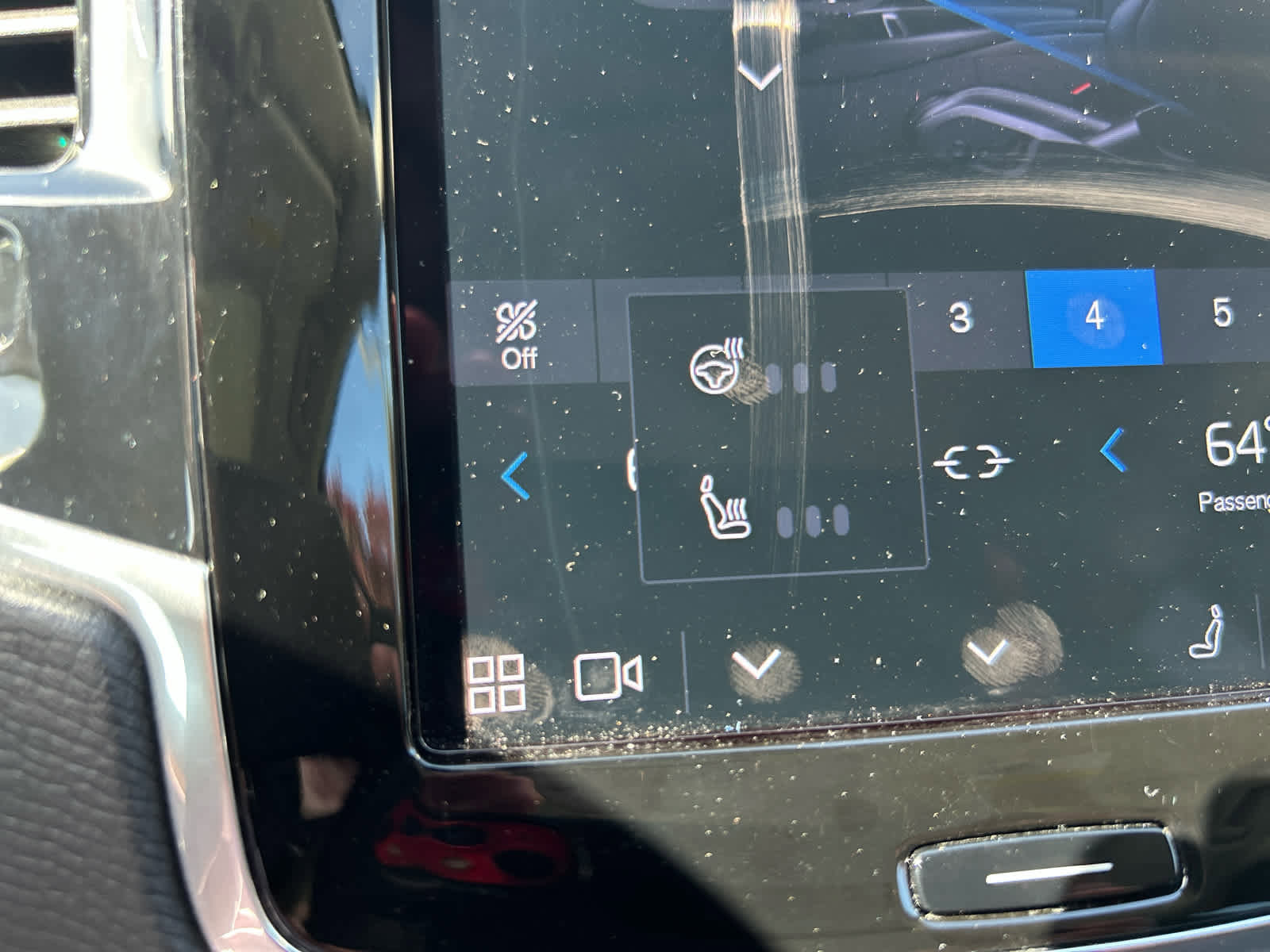 Used 2023 Volvo XC90 B6 Plus image 31