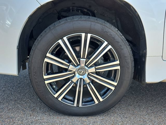 Used 2018 Lexus LX 570 4WD w/ Luxury Package image 9