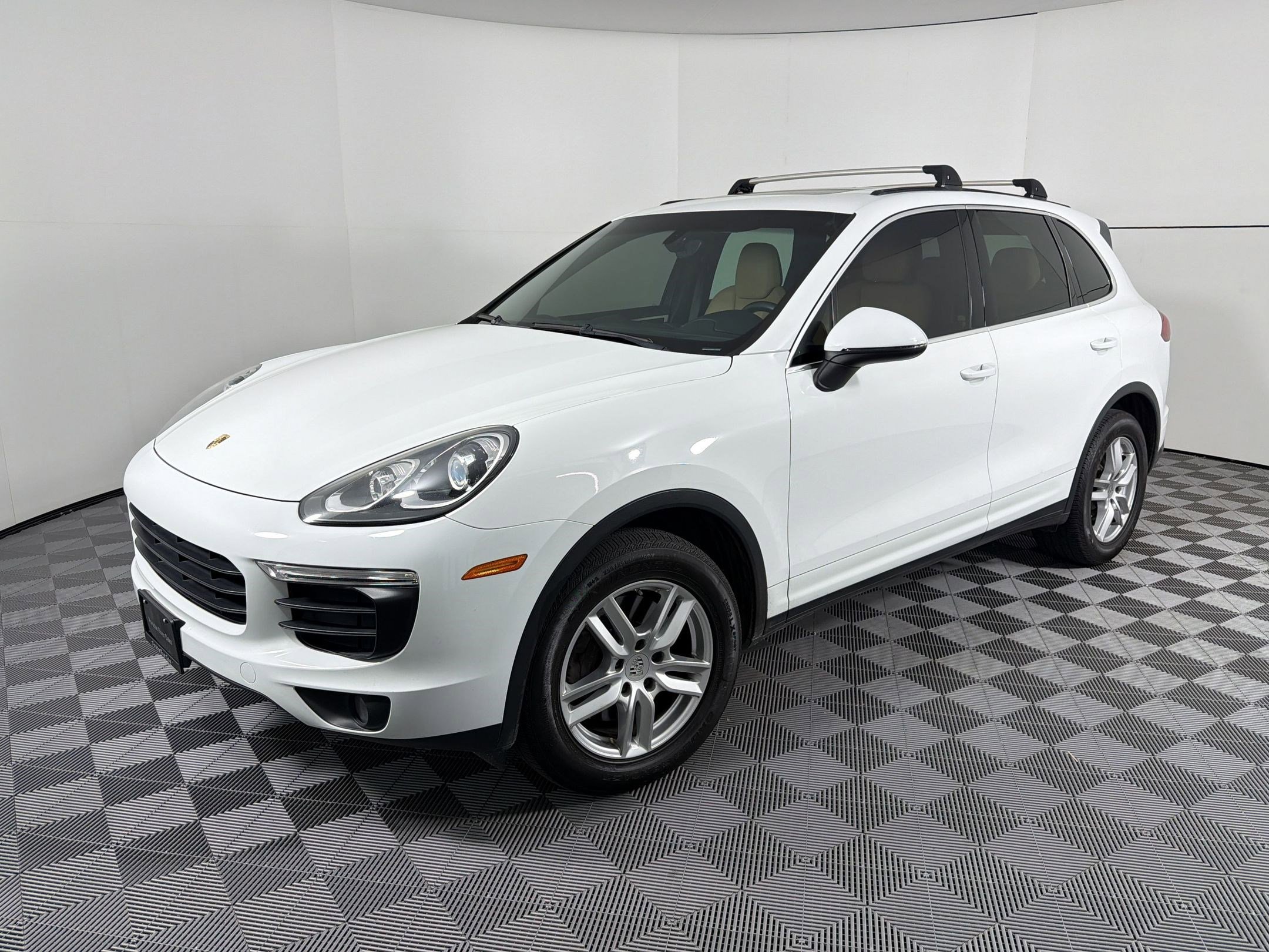 Used 2016 Porsche Cayenne AWD/4WD image 1