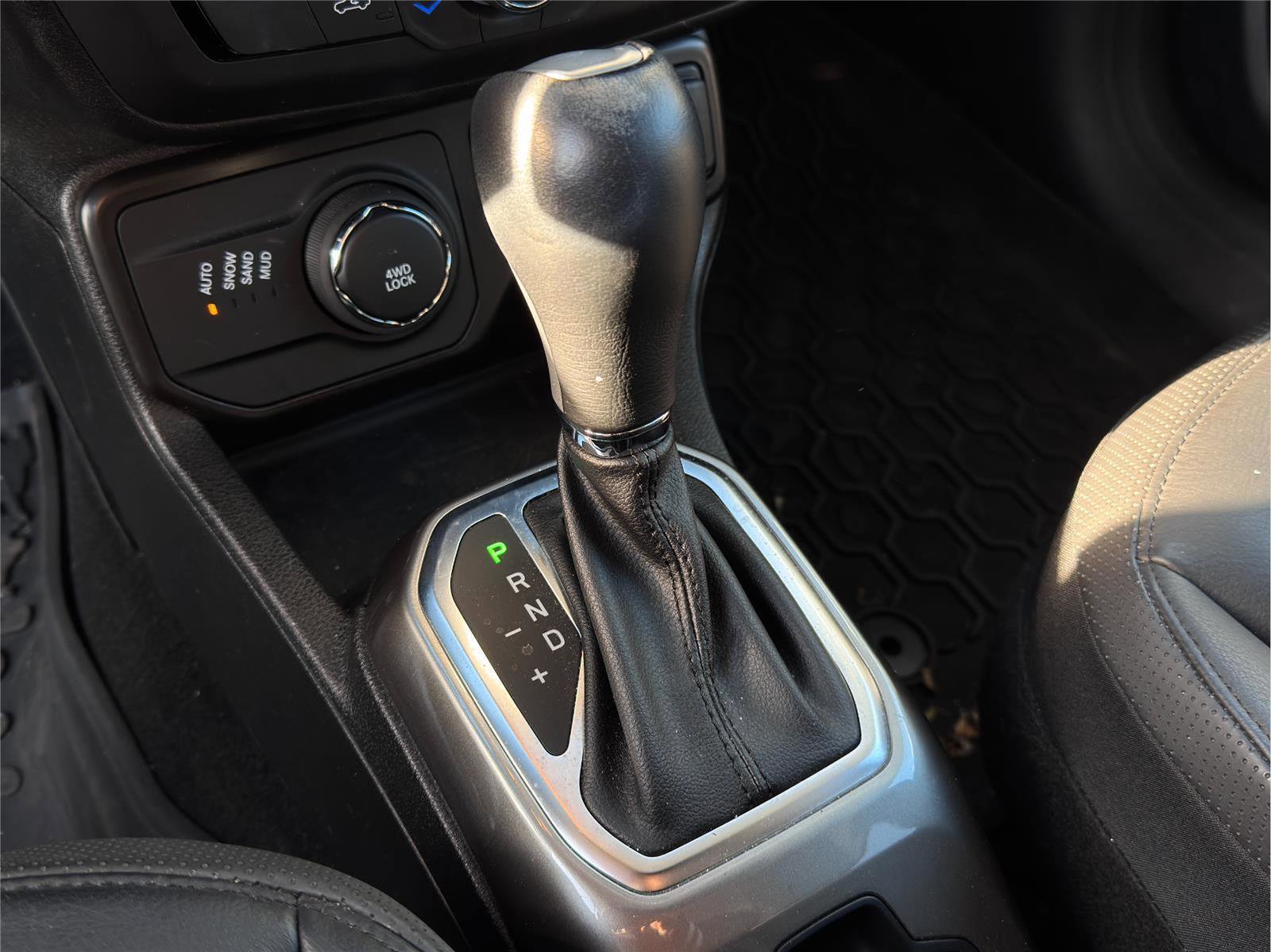 Used 2019 Jeep Renegade Limited w/ UConnect 8.4 Nav Group image 20