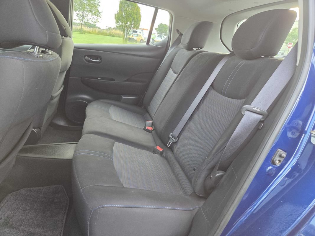 Used 2019 Nissan Leaf SV w/ SV Technology Package FWD image 11