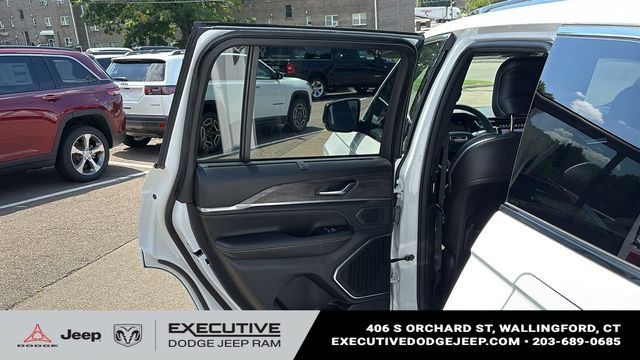 Used 2023 Jeep Grand Cherokee Overland w/ Luxury Tech Group IV AWD/4WD image 23