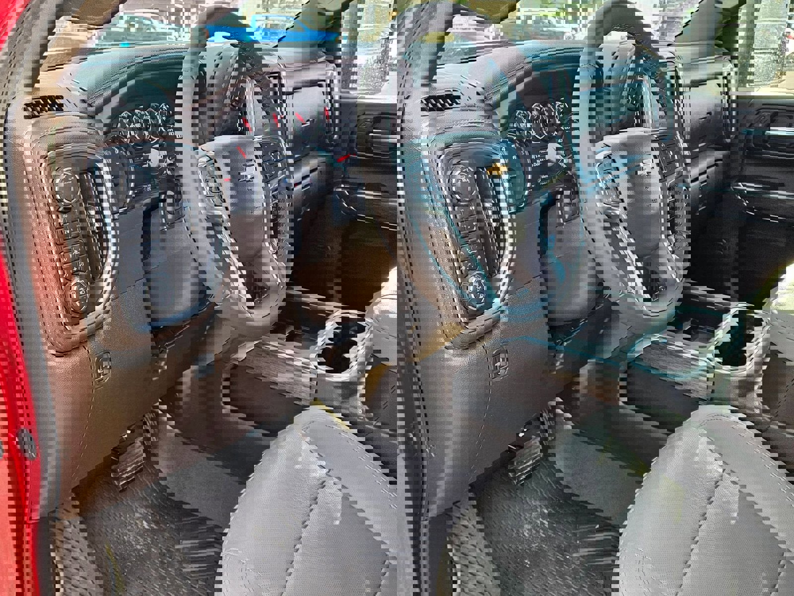 Used 2022 Chevrolet Silverado 2500 LTZ w/ LTZ Plus Package image 10