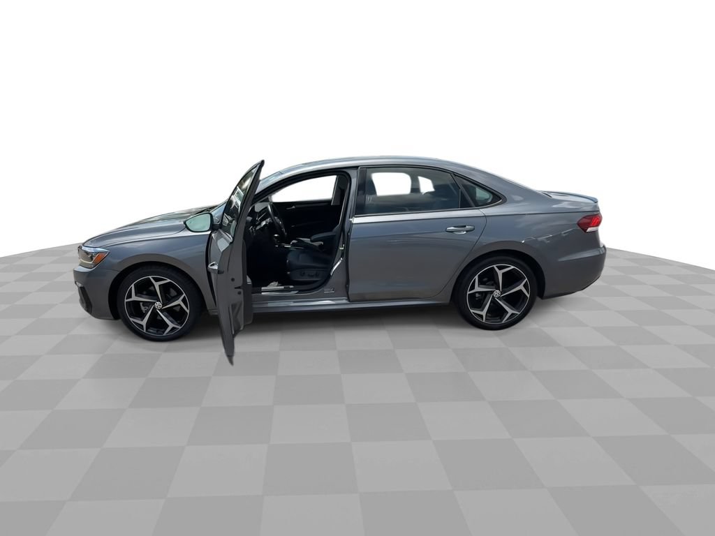 Used 2020 Volkswagen Passat 2.0T R-Line FWD image 5