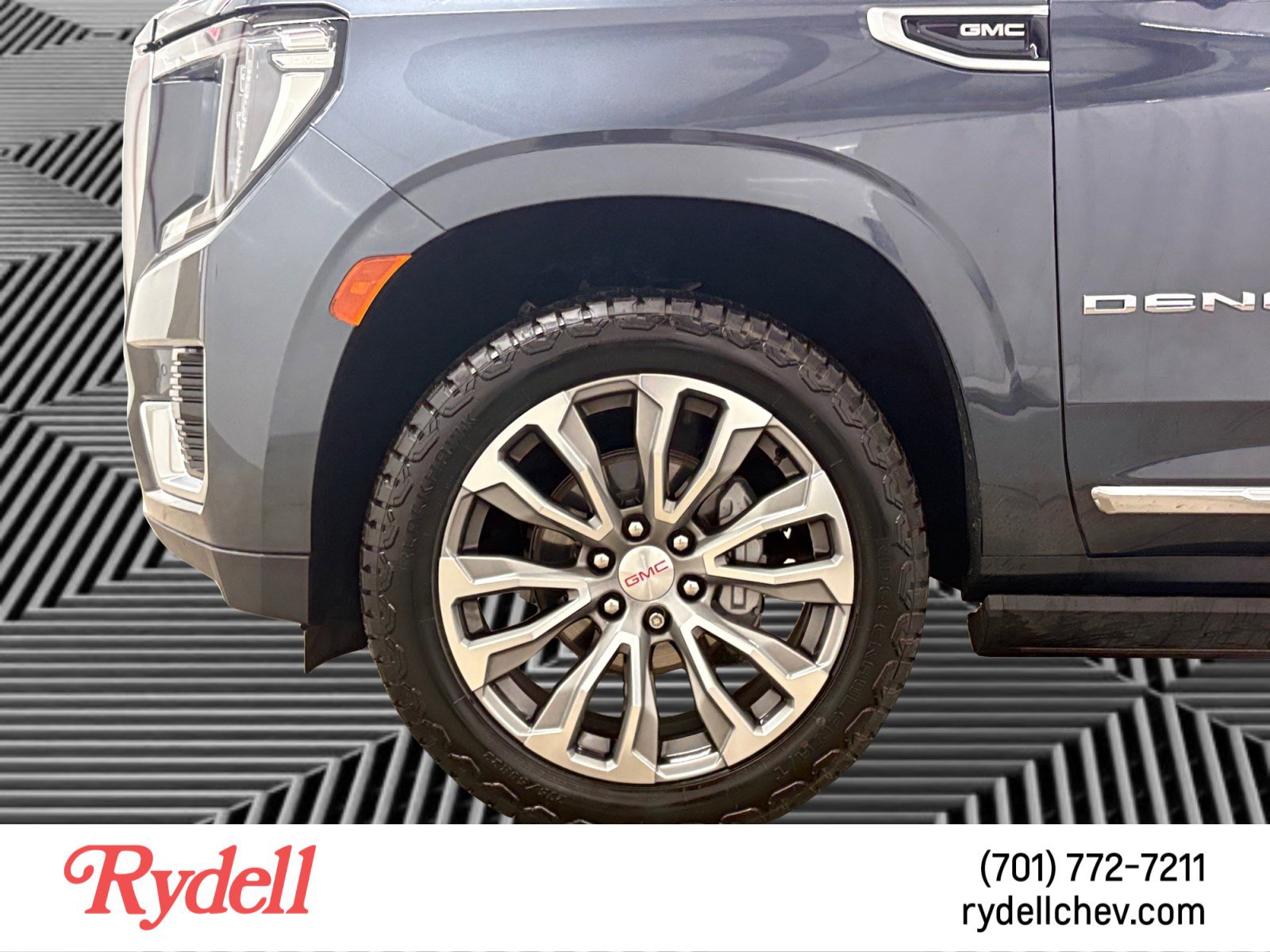 Used 2021 GMC Yukon Denali w/ Denali Premium Package image 9