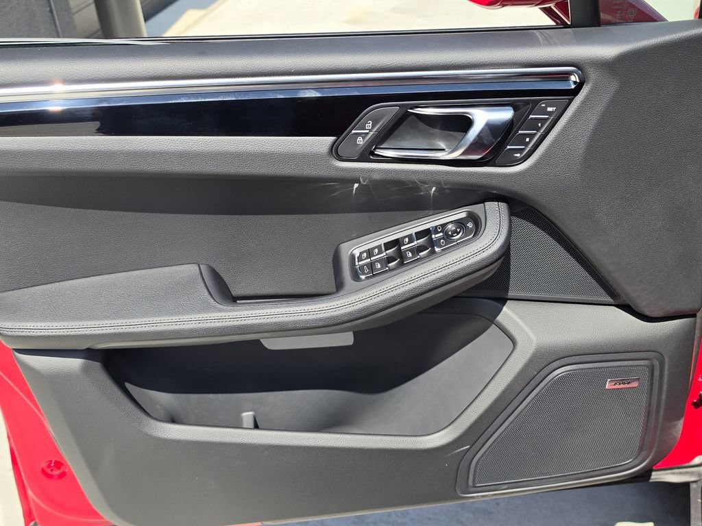 New 2026 Porsche Macan AWD/4WD image 16