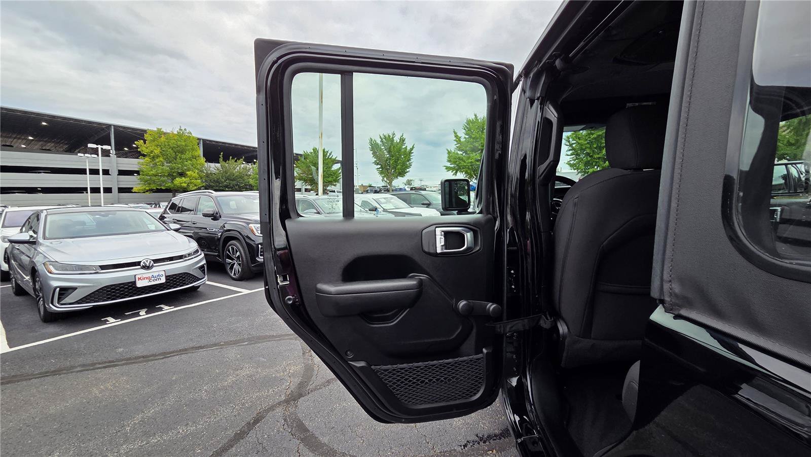Used 2023 Jeep Wrangler Unlimited Sport AWD/4WD image 26