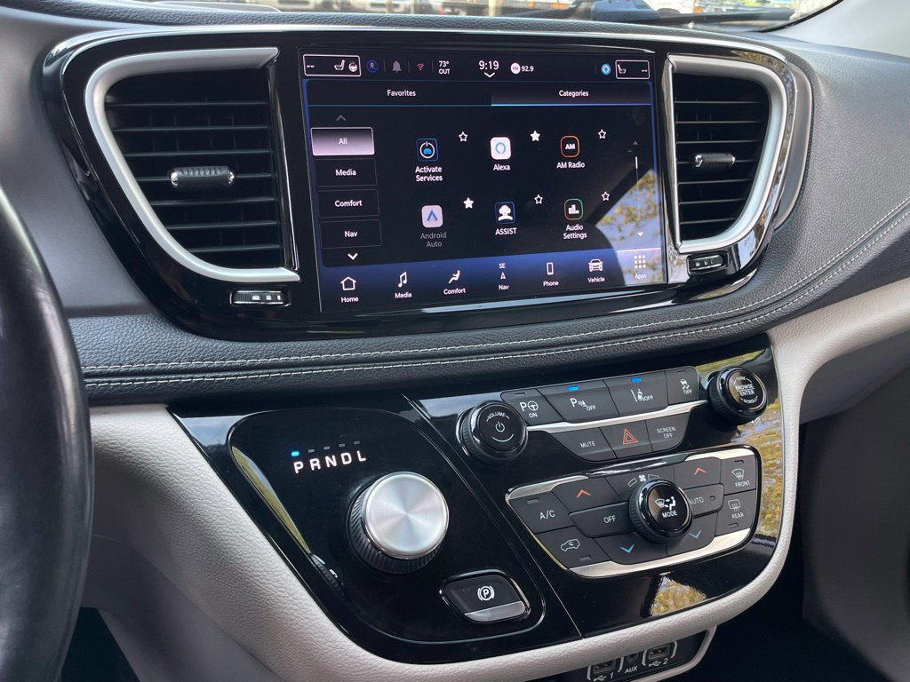 Used 2021 Chrysler Pacifica Touring-L FWD image 17