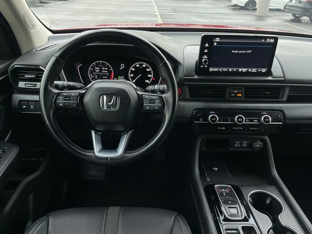 Certified 2025 Honda Pilot Touring image 11