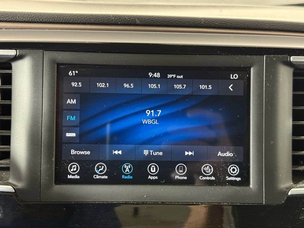 Used 2019 Chrysler Pacifica Touring-L image 4